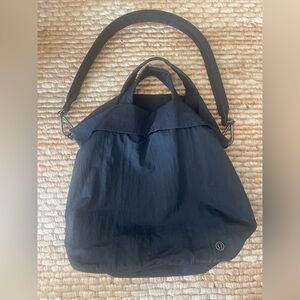 Black Lululemon tote bag
